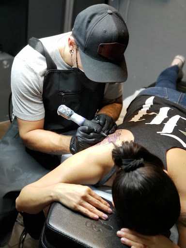 Tattoo Shop «Dandyland Custom Tattoo and Professional Body Piercing», reviews and photos, 1821 Bandera Rd B, San Antonio, TX 78228, USA