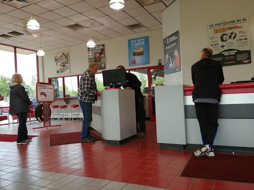 Tire Shop «Discount Tire Store», reviews and photos, 1887 Haggerty Rd, Commerce Charter Twp, MI 48390, USA