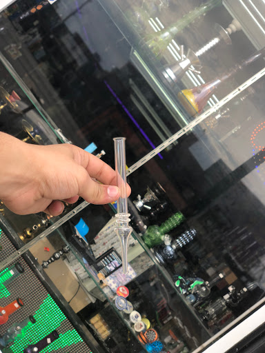 Tobacco Shop «18 Plus Vape & Shop», reviews and photos, 4037 Broadway, Kansas City, MO 64111, USA