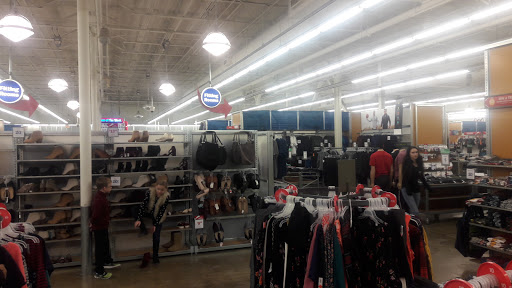 Clothing Store «Old Navy», reviews and photos, 32387 Gratiot Ave, Roseville, MI 48066, USA