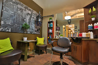 Select Salon Studios | Toledo and Maumee, Ohio - Photo 6 - Car repair in Toledo, OH, Toledo