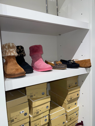 Fashion Accessories Store «Michael Kors», reviews and photos, 80 Premium Outlets Blvd Suite 323, Merrimack, NH 03054, USA