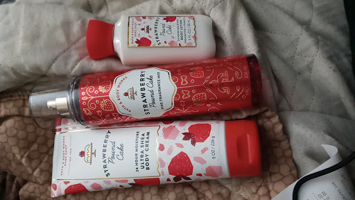 Beauty Supply Store «Bath & Body Works», reviews and photos, 8403 N Michigan Rd, Indianapolis, IN 46268, USA