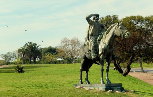 Escultura Equestre Colonizadores Gauchos