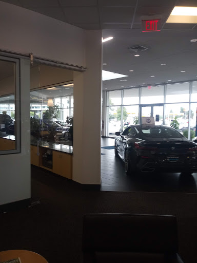 BMW Dealer «Thompson BMW», reviews and photos