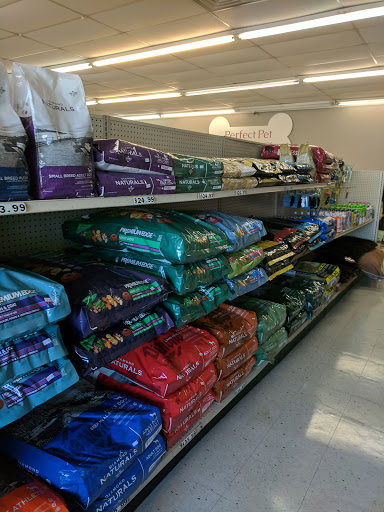 Pet Groomer «Perfect Pet Food & Accessories», reviews and photos, 618 N Main St, Bluffton, IN 46714, USA