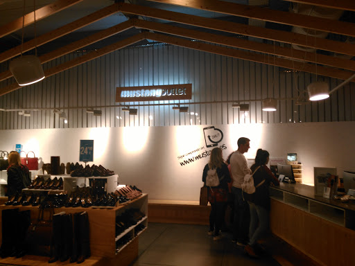 Mustang Outlet