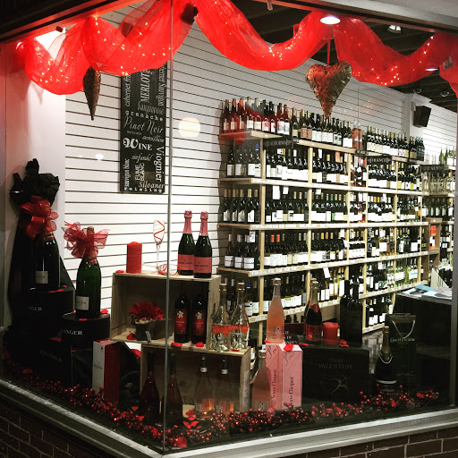 Liquor Store «Roslyn Wine & Liquor (Liquor Store)», reviews and photos, 1366 Old Northern Blvd, Roslyn, NY 11576, USA