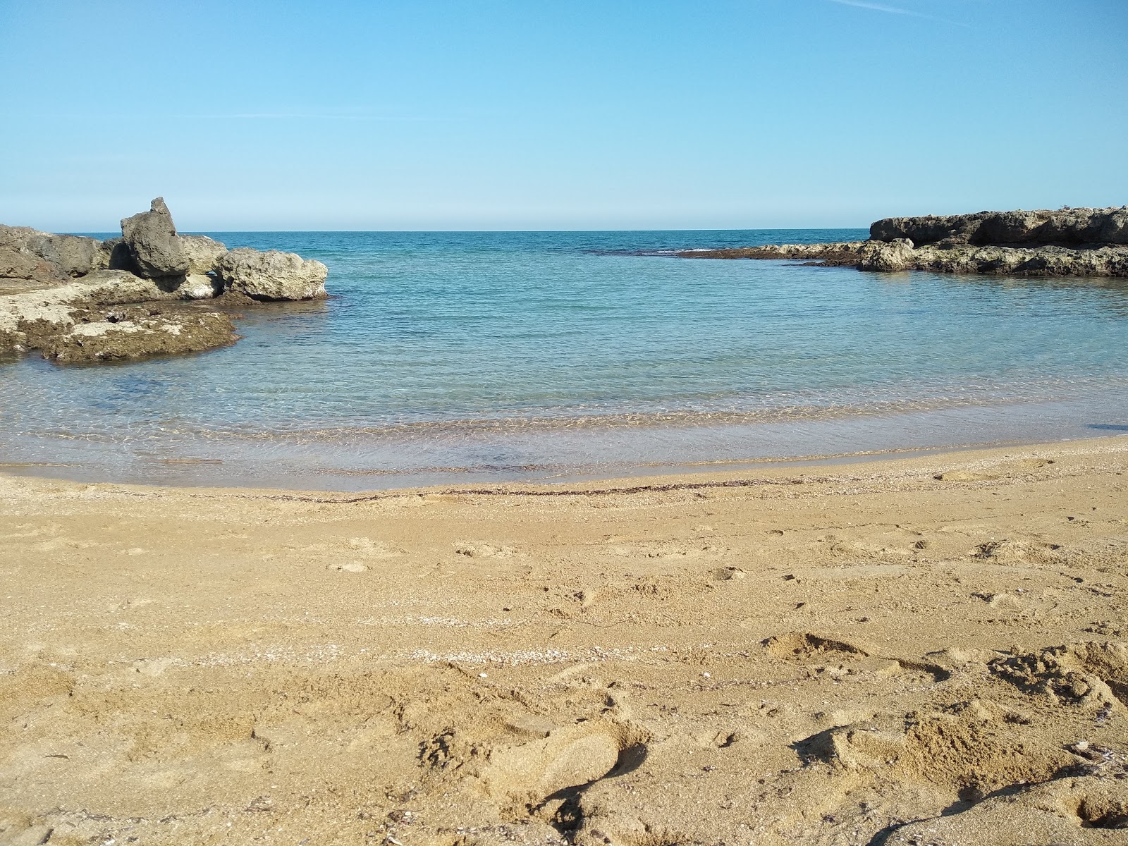 Foto av Spiagge di Savelletri med blå rent vatten yta