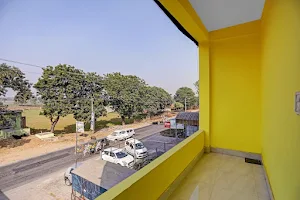 OYO Flagship Solanki Hotel And Restaurant image