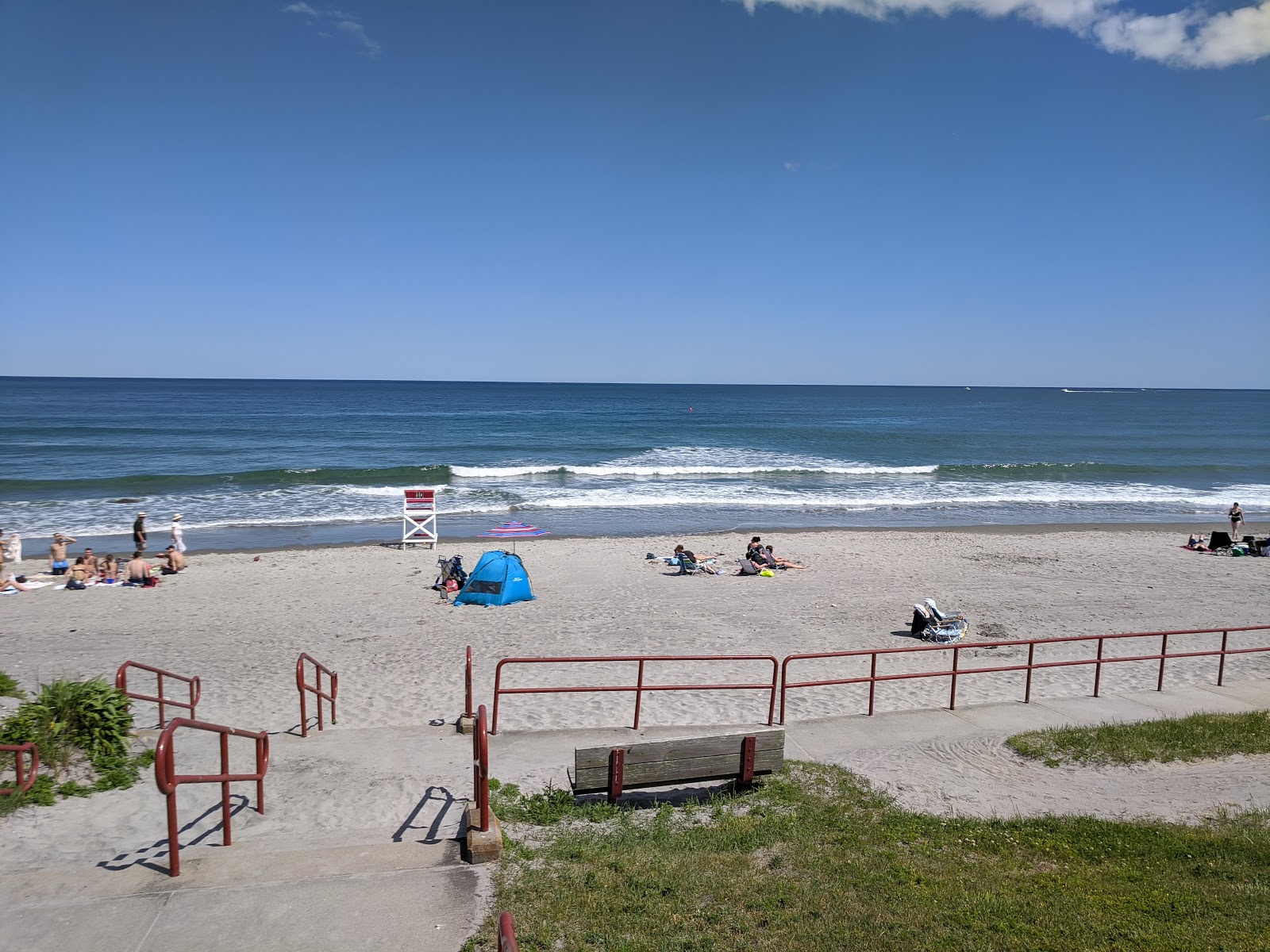 Foto von Scarborough Beach mit beiger sand Oberfläche
