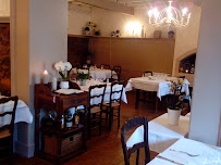 Atmosphère du Restaurant français Auberge du Vieux Moulin à Montvendre - n°7