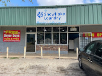 Snowflake Laundry - Newly renovated laundromat with cheapest prices - Photo 3 - Car repair in Conroe, TX, The Woodlands