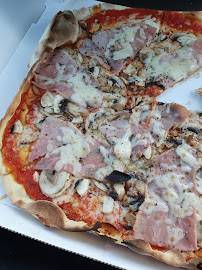 Plats et boissons du Pizzas à emporter Mad Eo Pizz à Guilvinec - n°3