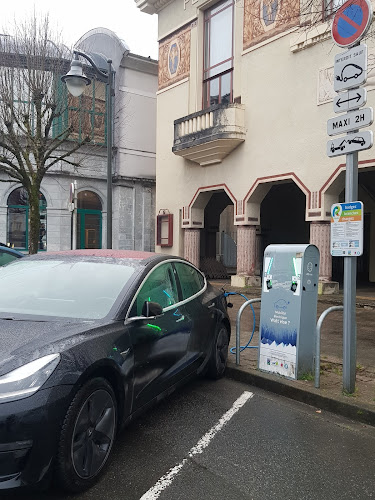 Borne de recharge de véhicules électriques RÉVÉO Charging Station Bagnères-de-Bigorre