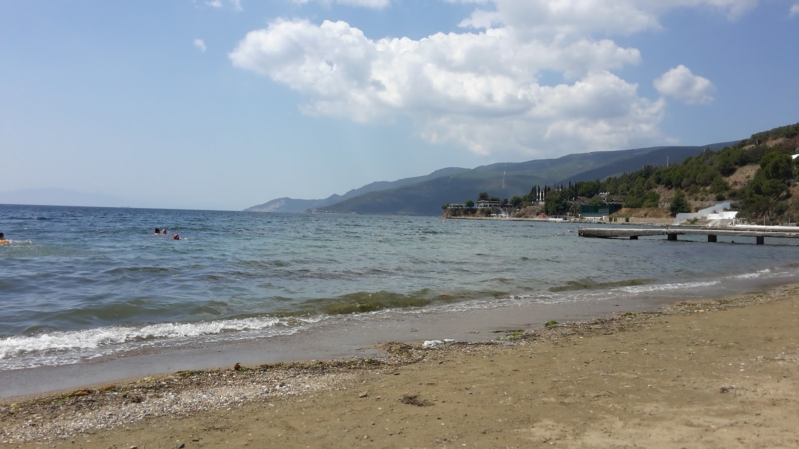 Foto di Karacaali Burfas beach con parzialmente pulito livello di pulizia