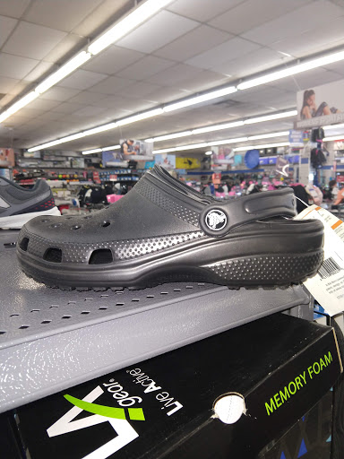 Sporting Goods Store «Big 5 Sporting Goods - El Toro», reviews and photos, 24314 Swartz Dr, Lake Forest, CA 92630, USA