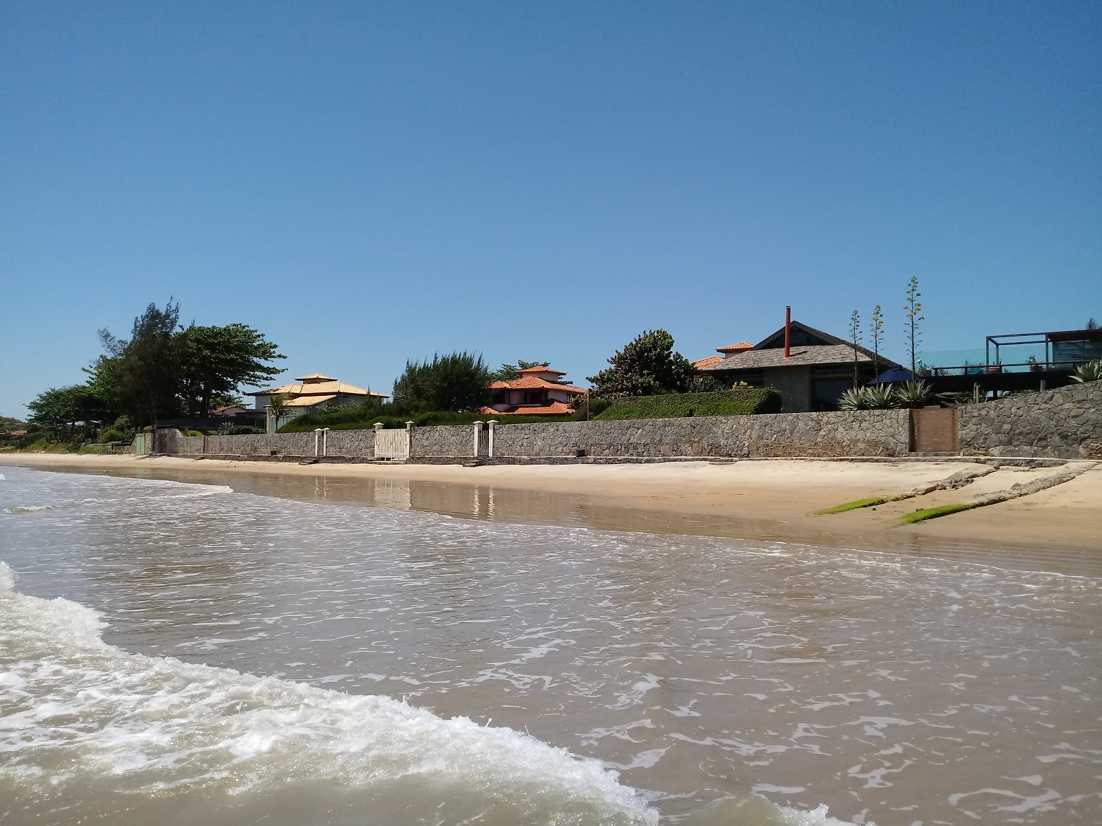 Valokuva Praia do Manguinhosista. - suosittu paikka rentoutumisen tuntijoille