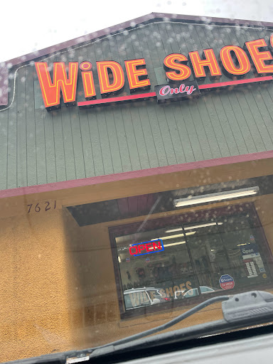 Shoe Store «Shoreline Wide Shoes», reviews and photos, 7621 Lake Ballinger Way, Edmonds, WA 98026, USA