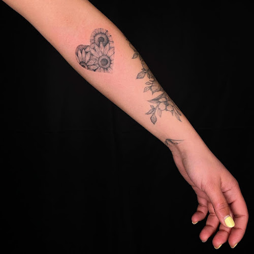 A flor de piel tatuajes - Estudio de tatuajes