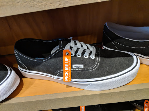 Shoe Store «Vans», reviews and photos, 400 Broadway, Santa Monica, CA 90401, USA