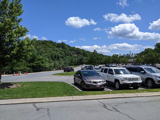 Outlet Store «Tanger Outlet Blowing Rock», reviews and photos, 278 Shoppes on the Parkway Rd, Blowing Rock, NC 28605, USA