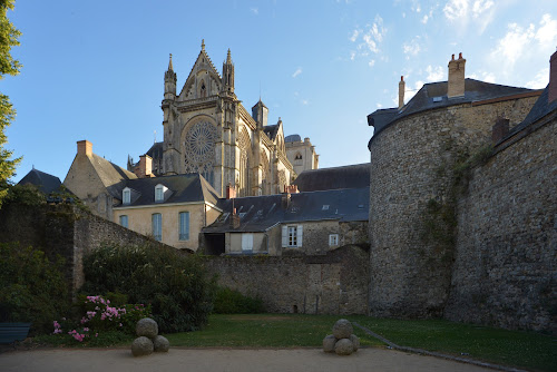 attractions Square Robert Triger Le Mans