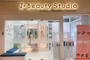 J+ Beauty Studio 半永久纹绣美睫服务&培训学院 image