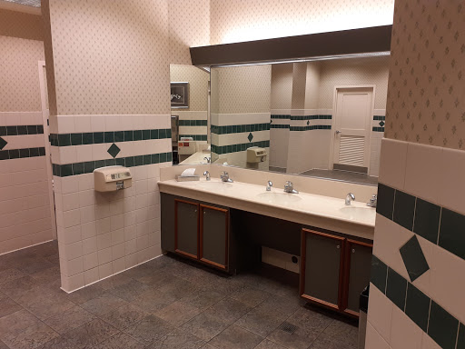 Department Store «Von Maur», reviews and photos, 7700 E Kellogg Dr N, Wichita, KS 67207, USA