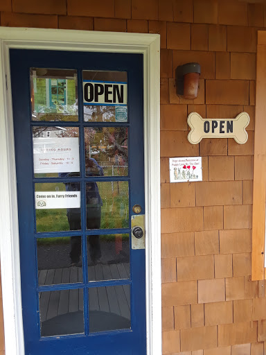 Pet Supply Store «Puppy Love By the Sea», reviews and photos, 271 N Hemlock St, Cannon Beach, OR 97110, USA