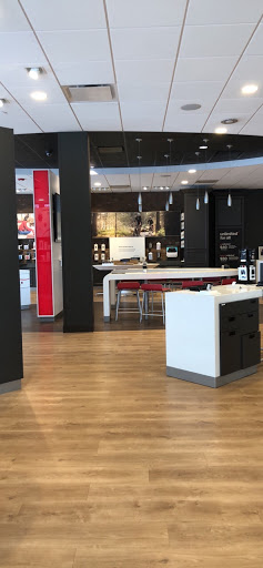 Cell Phone Store «Verizon», reviews and photos, 1251 E Higgins Rd, Schaumburg, IL 60173, USA