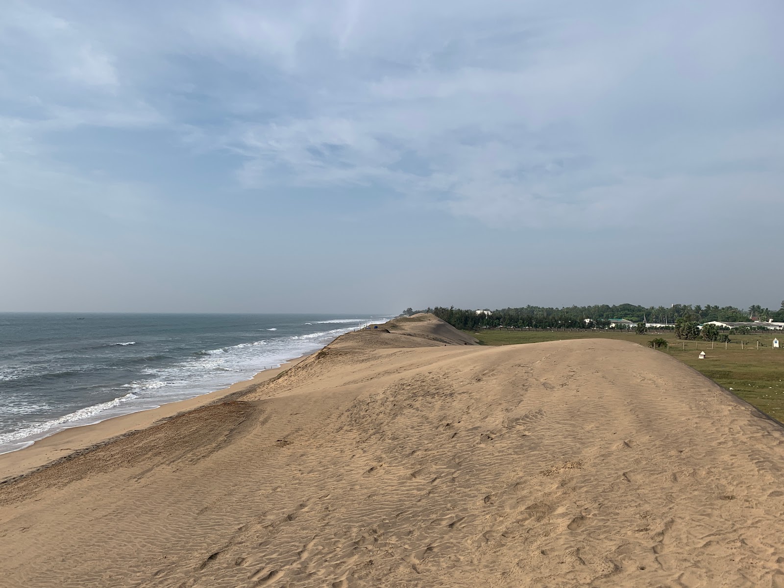 Fotografija Chodipallipeta Beach z dolga ravna obala