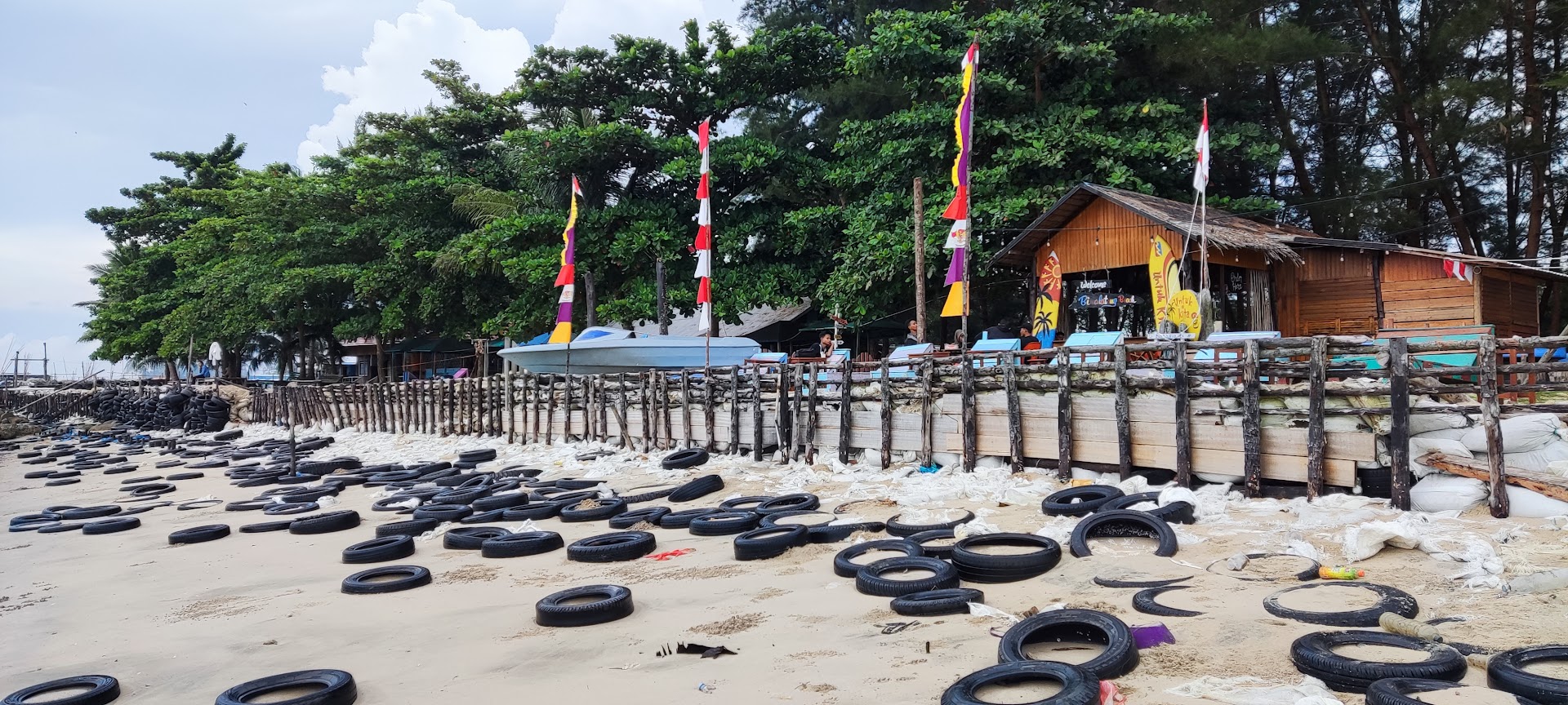 Pantai Binalatung: Harga Tiket, Foto, Lokasi, Fasilitas dan Spot