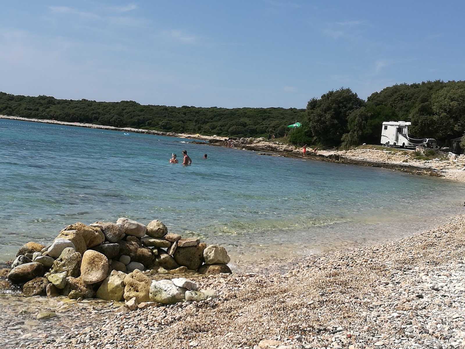 Photo de Bale beach - endroit populaire parmi les connaisseurs de la détente
