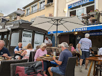Atmosphère du Restaurant de fruits de mer Le Surcouf à Cancale - n°2