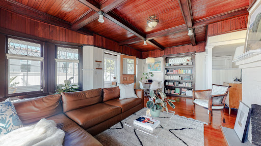 Trey Alligood Real Estate Agent Douglas Elliman Beverly Hills The Alligood Real Estate Group DRE 02099406 image
