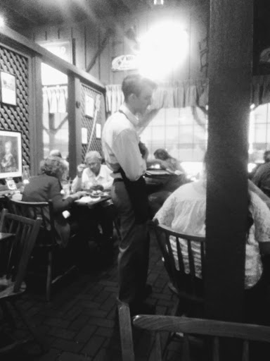 American Restaurant «Cracker Barrel Old Country Store», reviews and photos, 5035 Hinkleville Rd, Paducah, KY 42001, USA