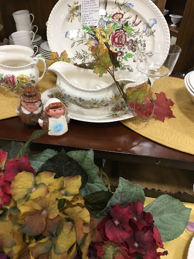 Thrift Store «Second Impressions Upscale Thrift Store», reviews and photos, 3750 S Westnedge Ave, Kalamazoo, MI 49008, USA