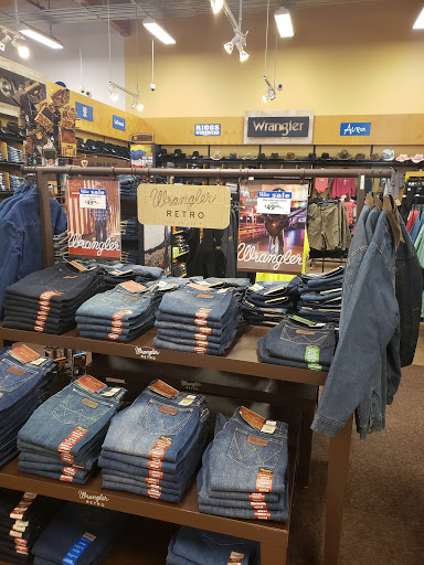 Animal Feed Store «Wilco Farm Store», reviews and photos, 2300 E Hancock St, Newberg, OR 97132, USA