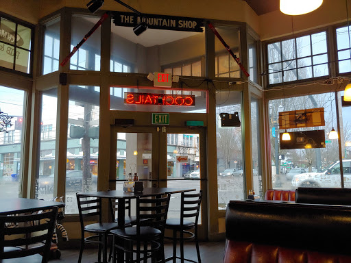 Pizza Restaurant «Schmizza Pub & Grub Broadway», reviews and photos, 628 NE Broadway St, Portland, OR 97232, USA