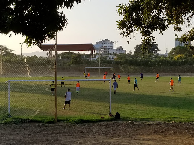 Opiniones de Complejo Deportivo "Santa Cruz" en Portoviejo - Campo de fútbol