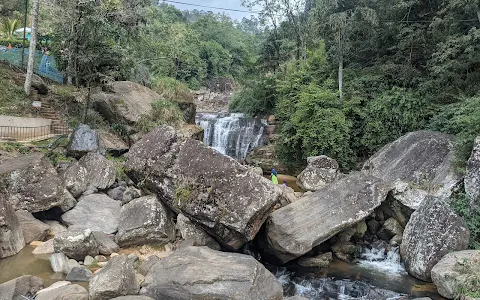 Center Ramboda Falls | මැද රම්බොඩ ඇල්ල image