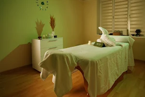 Two Hands Massage MD image