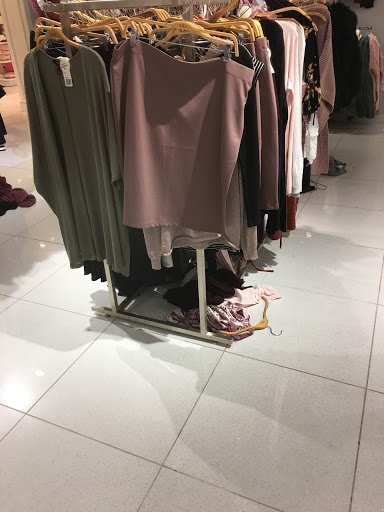 Clothing Store «F21 XXI», reviews and photos, 8040 Mall Walk, Yonkers, NY 10704, USA