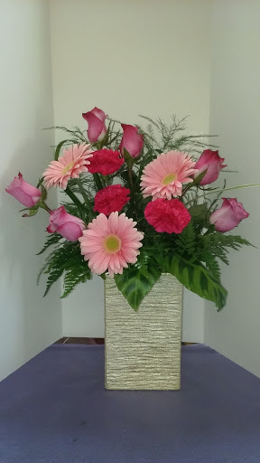 Darlings Floral and Gifts, 33147 Gratiot Ave, Charter Twp of Clinton, MI 48035, USA, 