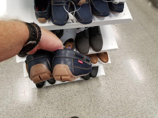 Clothing Store «Ross Dress for Less», reviews and photos, 921 E Commercial Blvd, Oakland Park, FL 33334, USA