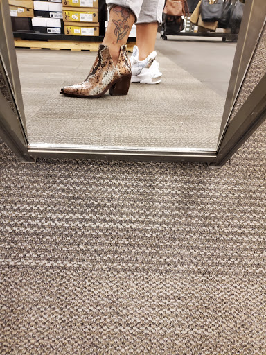 Shoe Store «DSW Designer Shoe Warehouse», reviews and photos, 2515 W 75th St, Naperville, IL 60540, USA