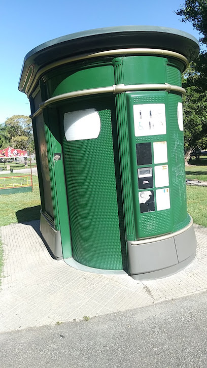 Baño público adaptado para discapacitados