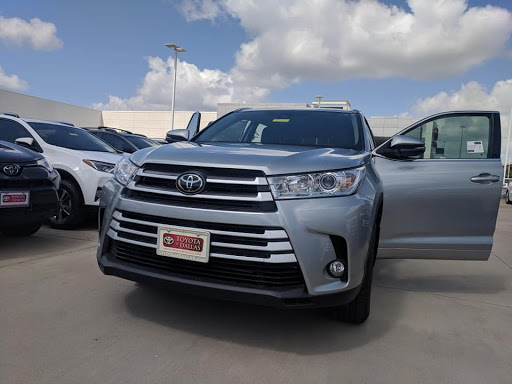 Toyota Dealer «Toyota of Dallas», reviews and photos, 2610 Forest Ln, Dallas, TX 75234, USA