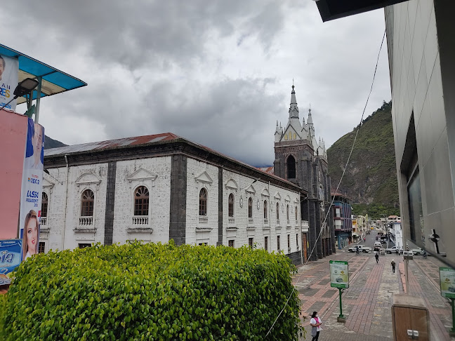 C. Ambato y Pasaje Napoleon Herrera, Baños de Agua Santa, Ecuador